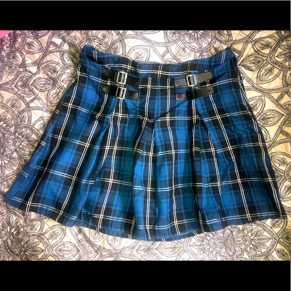 BLUE AND BLACK PLEATED SKIRT